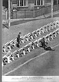 ECCOLA LA REALPOLITIK DEL BLOCCO SOVIETICO-poliziotti hanno appena abbattuto a colpi di mitra un berlinese dell'Est che cercava di passare il muro